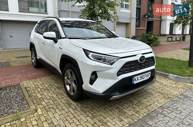 Внедорожник / Кроссовер Toyota RAV4 2020 в Киеве
