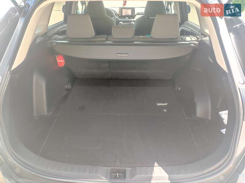 Внедорожник / Кроссовер Toyota RAV4 2021 в Умани