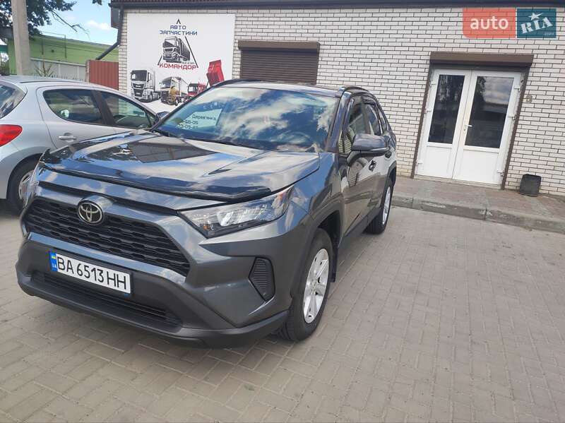 Внедорожник / Кроссовер Toyota RAV4 2021 в Умани