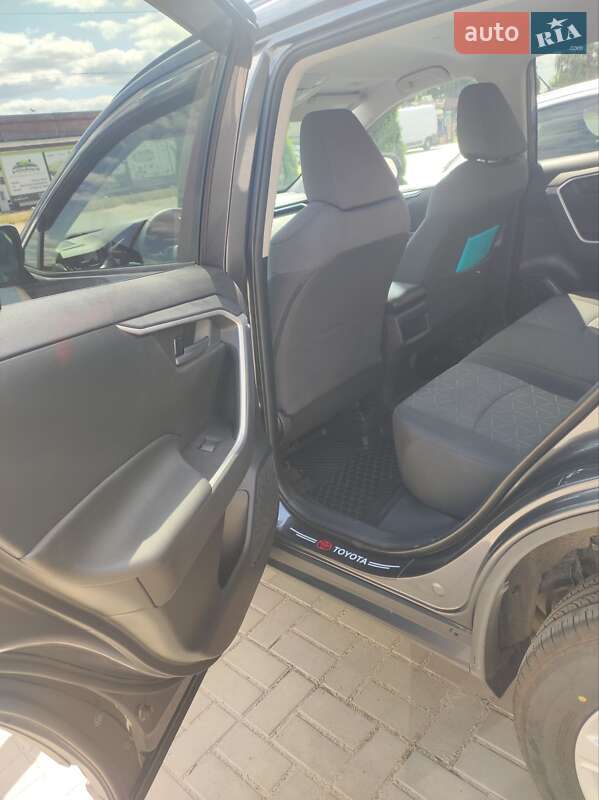 Внедорожник / Кроссовер Toyota RAV4 2021 в Умани