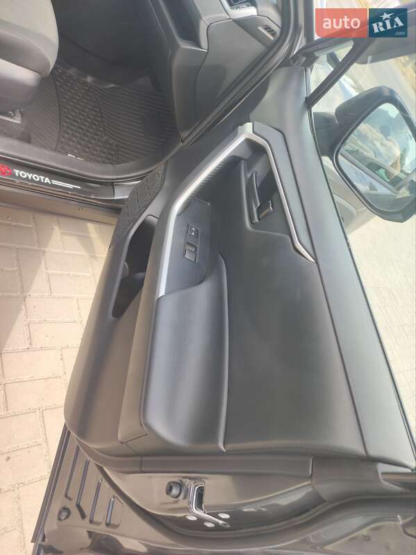 Внедорожник / Кроссовер Toyota RAV4 2021 в Умани