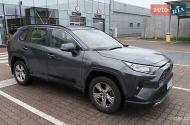 Внедорожник / Кроссовер Toyota RAV4 2021 в 