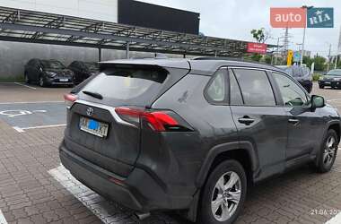 Внедорожник / Кроссовер Toyota RAV4 2021 в 