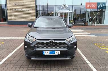 Внедорожник / Кроссовер Toyota RAV4 2021 в 