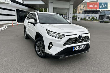 Внедорожник / Кроссовер Toyota RAV4 2023 в Харькове