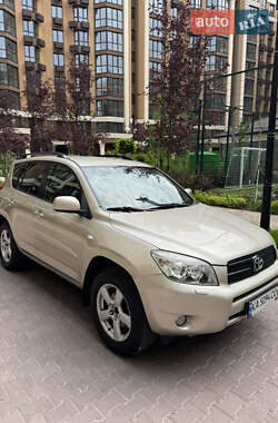 Внедорожник / Кроссовер Toyota RAV4 2007 в 