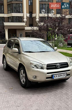 Внедорожник / Кроссовер Toyota RAV4 2007 в 