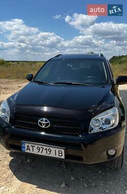 Внедорожник / Кроссовер Toyota RAV4 2005 в Ивано-Франковске