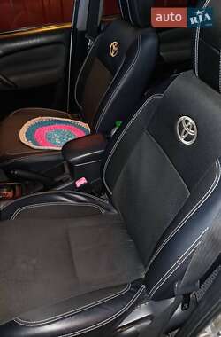 Позашляховик / Кросовер Toyota RAV4 2004 в  фото 2 Позашляховик / Кросовер Toyota RAV4 2004 в