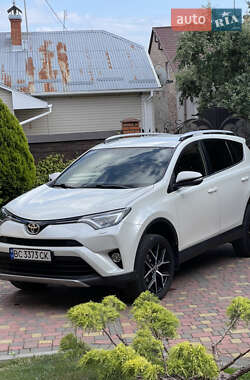 Позашляховик / Кросовер Toyota RAV4 2018 в Ужгороді