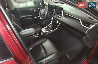 Позашляховик / Кросовер Toyota RAV4 2021 в 