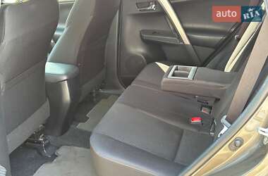 Позашляховик / Кросовер Toyota RAV4 2014 в 