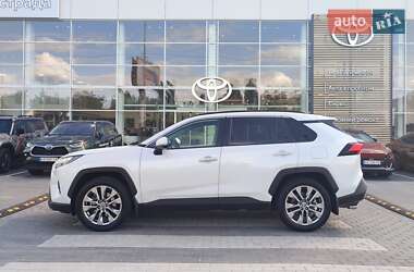 Внедорожник / Кроссовер Toyota RAV4 2022 в 