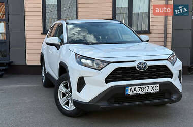 Внедорожник / Кроссовер Toyota RAV4 2019 в Киеве