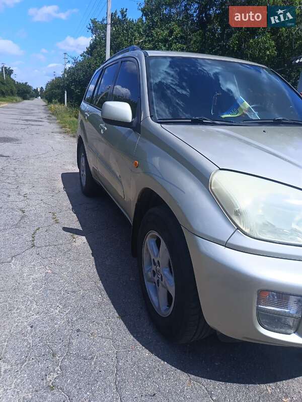 Позашляховик / Кросовер Toyota RAV4 2002 в Києві