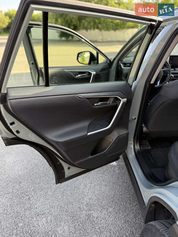 Внедорожник / Кроссовер Toyota RAV4 2021 в Борисполе