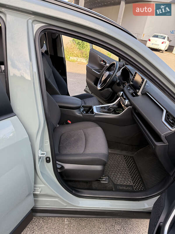 Внедорожник / Кроссовер Toyota RAV4 2021 в Борисполе