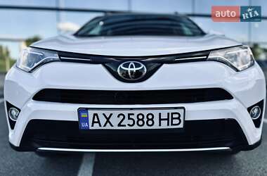 Позашляховик / Кросовер Toyota RAV4 2017 в Києві