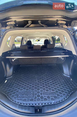 Позашляховик / Кросовер Toyota RAV4 2015 в  фото 11 Позашляховик / Кросовер Toyota RAV4 2015 в