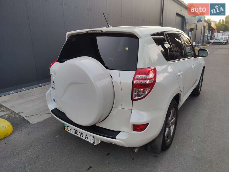 Внедорожник / Кроссовер Toyota RAV4 2012 в Киеве