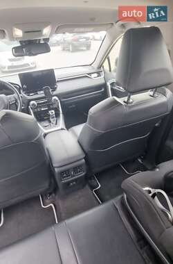 Внедорожник / Кроссовер Toyota RAV4 2023 в 