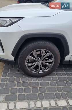 Внедорожник / Кроссовер Toyota RAV4 2023 в 