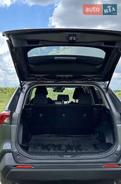 Внедорожник / Кроссовер Toyota RAV4 2020 в 