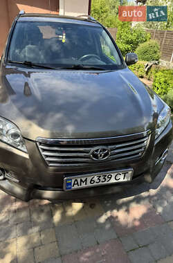 Внедорожник / Кроссовер Toyota RAV4 2011 в Звягеле
