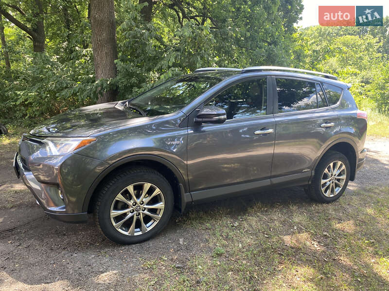 Позашляховик / Кросовер Toyota RAV4 2016 в Полтаві