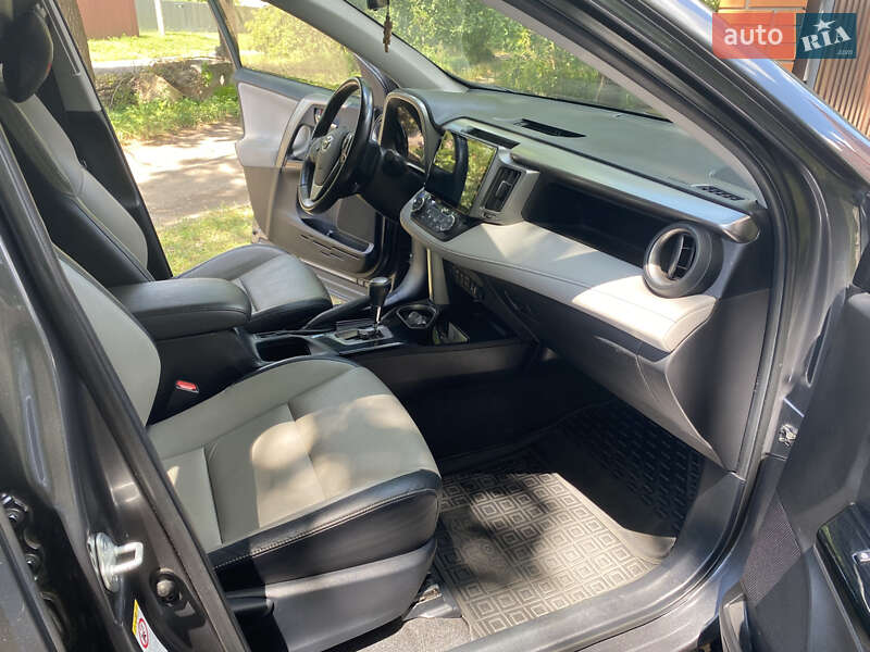 Позашляховик / Кросовер Toyota RAV4 2016 в Полтаві