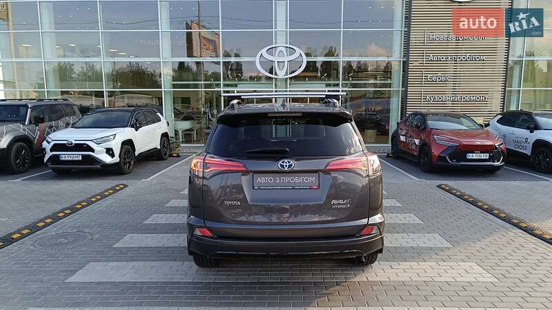 Внедорожник / Кроссовер Toyota RAV4 2018 в Киеве