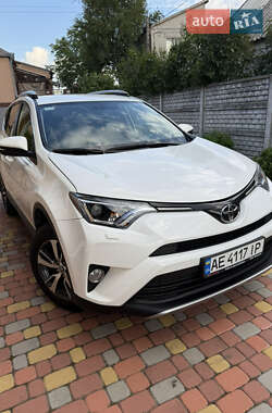 Внедорожник / Кроссовер Toyota RAV4 2017 в Павлограде