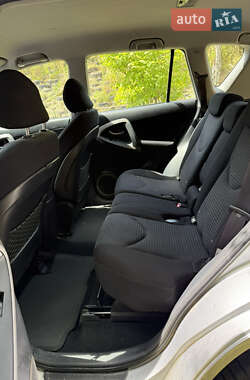 Позашляховик / Кросовер Toyota RAV4 2005 в 