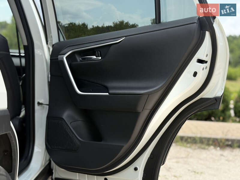 Внедорожник / Кроссовер Toyota RAV4 2022 в Днепре