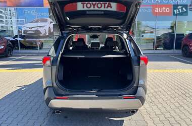Внедорожник / Кроссовер Toyota RAV4 2021 в 