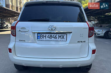 Внедорожник / Кроссовер Toyota RAV4 2011 в 