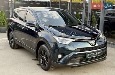 Позашляховик / Кросовер Toyota RAV4 2017 в 