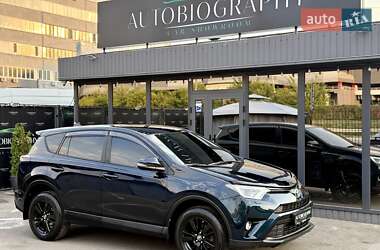 Позашляховик / Кросовер Toyota RAV4 2017 в 