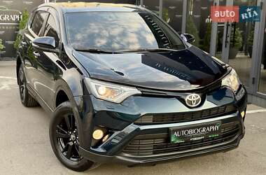 Позашляховик / Кросовер Toyota RAV4 2017 в 