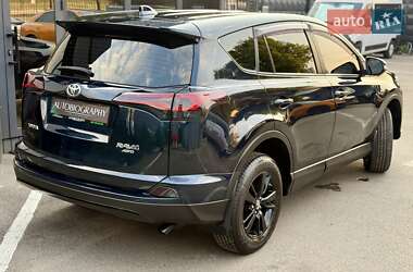Позашляховик / Кросовер Toyota RAV4 2017 в 