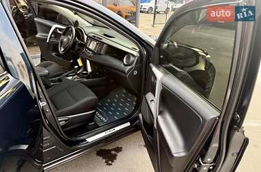 Позашляховик / Кросовер Toyota RAV4 2017 в 
