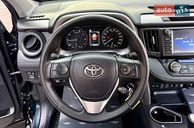 Позашляховик / Кросовер Toyota RAV4 2017 в 