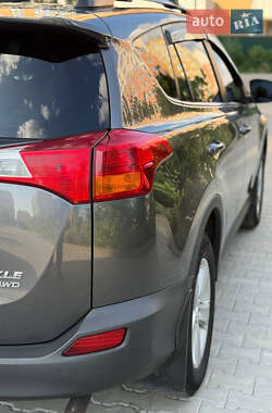 Внедорожник / Кроссовер Toyota RAV4 2014 в 