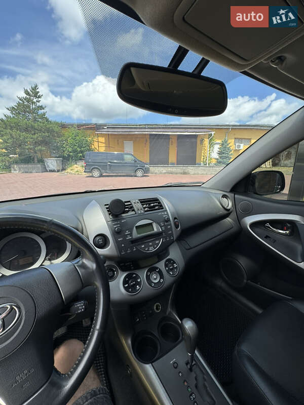 Внедорожник / Кроссовер Toyota RAV4 2008 в Ровно