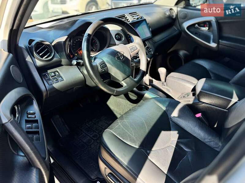 Позашляховик / Кросовер Toyota RAV4 2010 в Кривому Розі
