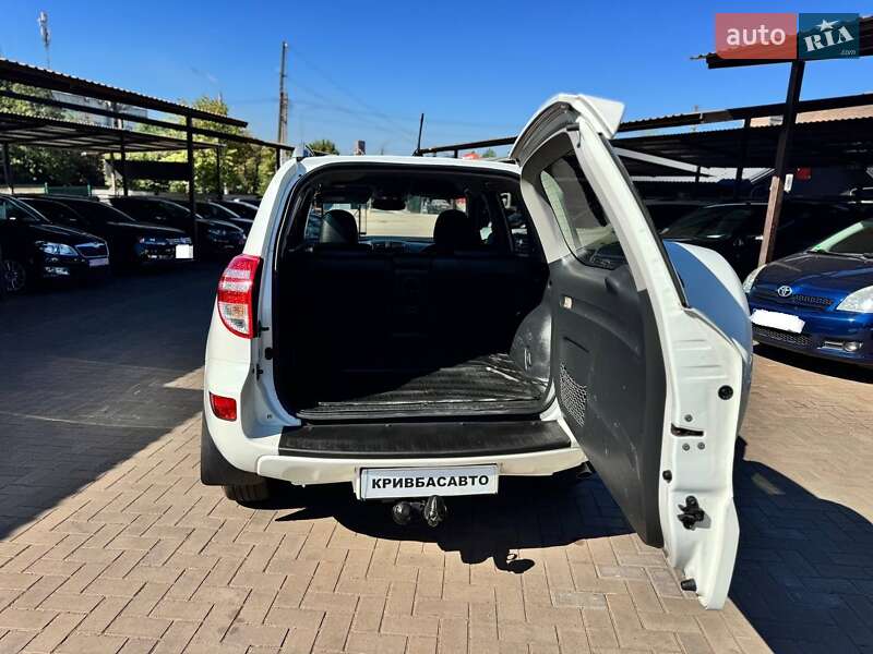 Позашляховик / Кросовер Toyota RAV4 2010 в Кривому Розі