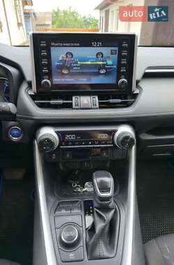 Внедорожник / Кроссовер Toyota RAV4 2021 в 