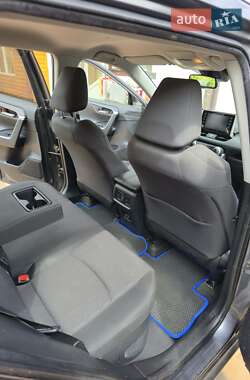 Внедорожник / Кроссовер Toyota RAV4 2021 в 
