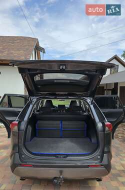Внедорожник / Кроссовер Toyota RAV4 2021 в 