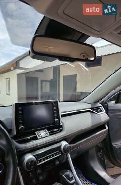 Внедорожник / Кроссовер Toyota RAV4 2021 в 